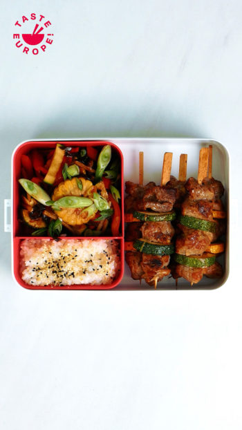 Pork yakitori with rice and vegetables