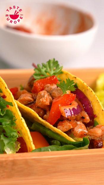 Tacos Giòn với Thịt Heo và Rau Củ