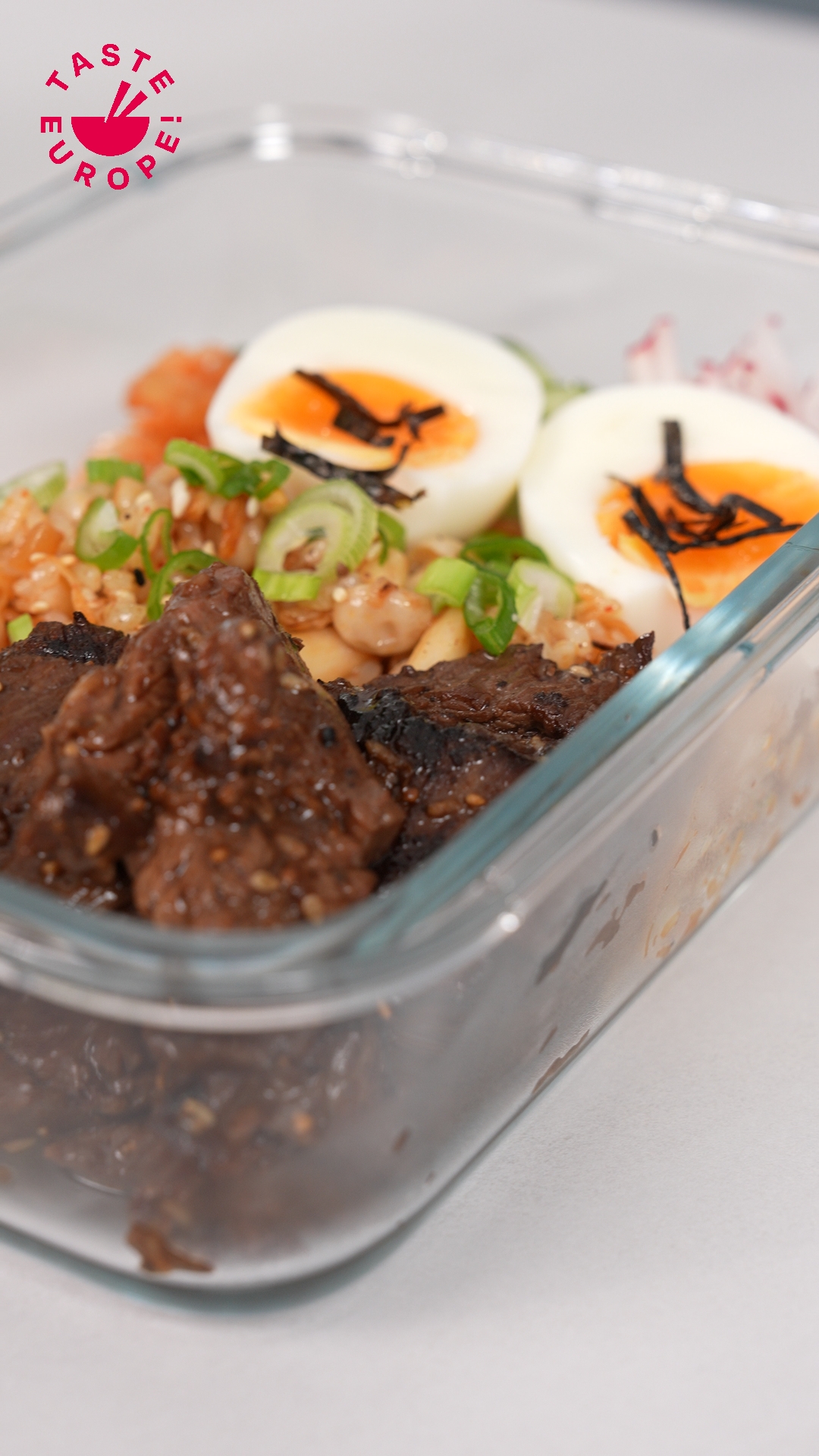 Bento Bò Yakiniku Châu Âu với Trứng Ngâm Tương và Cơm Kimchi