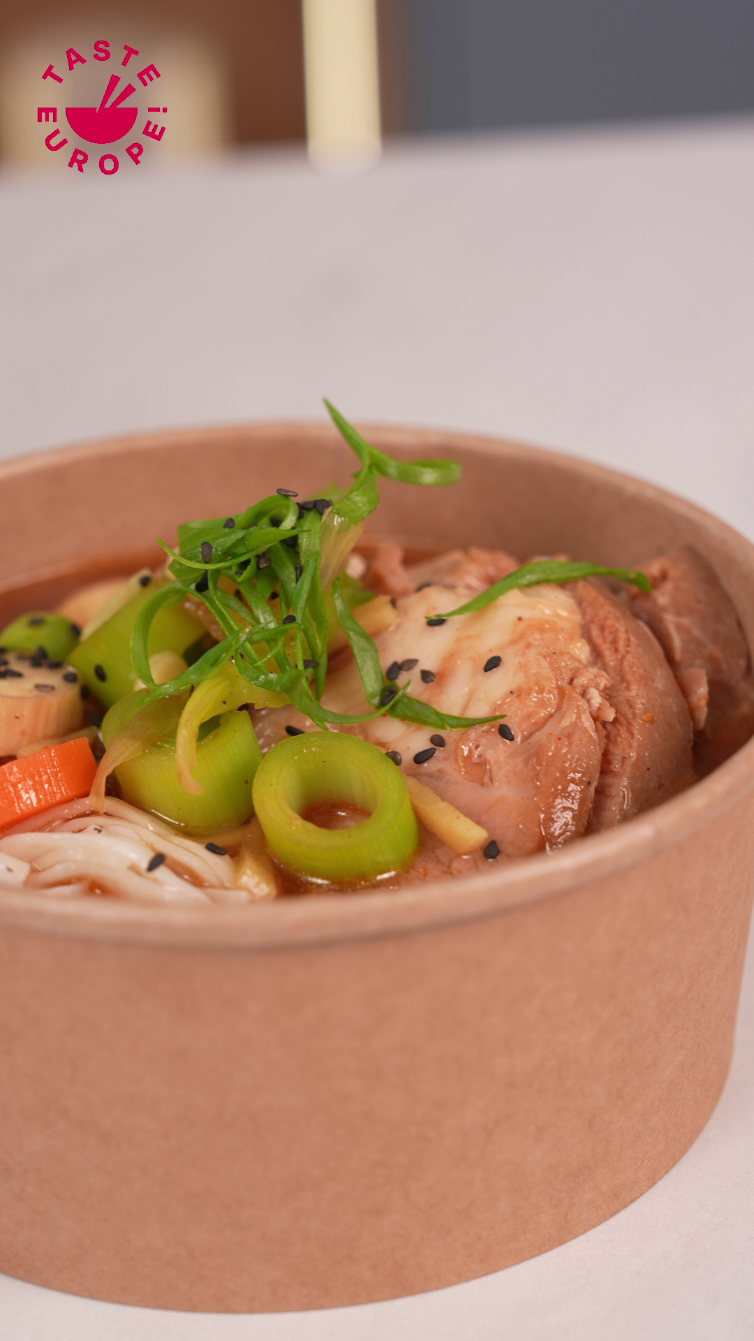 ヨーロッパ産豚肉のピリ辛豆乳うどん